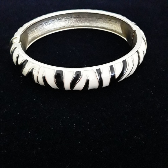 Vintage Jewelry - Zebra Stripe Bangle Bracelet